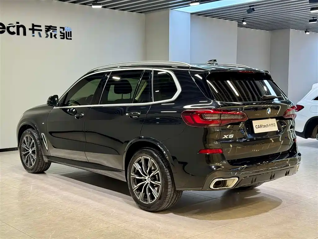 BMW X5 2022 xDrive 30Li Premium M Sport