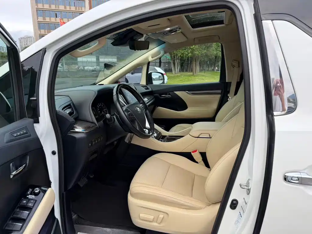 Toyota Vellfire — миниатюра 5