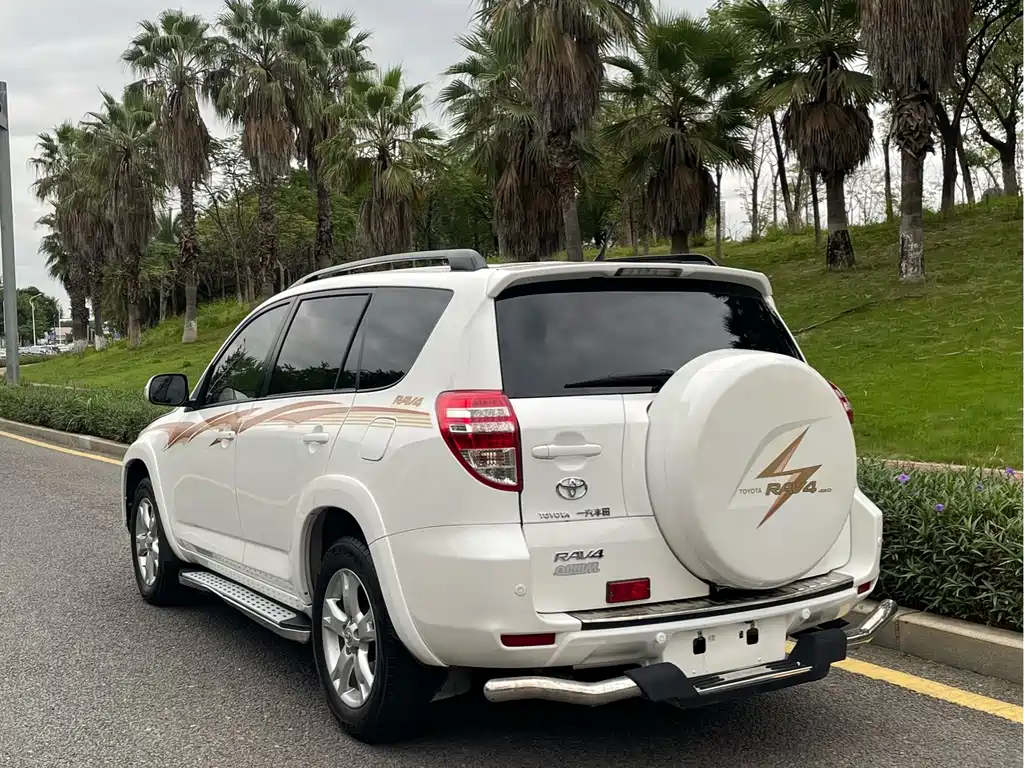 Toyota RAV4 — миниатюра 3