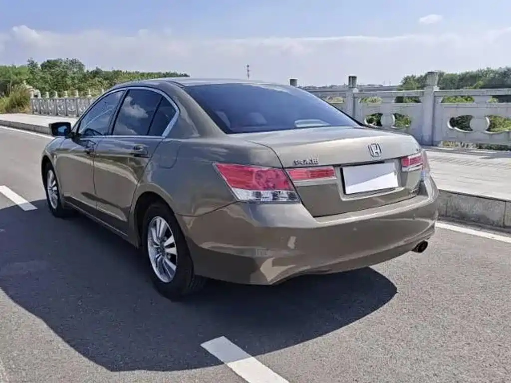 Honda Accord — миниатюра 9