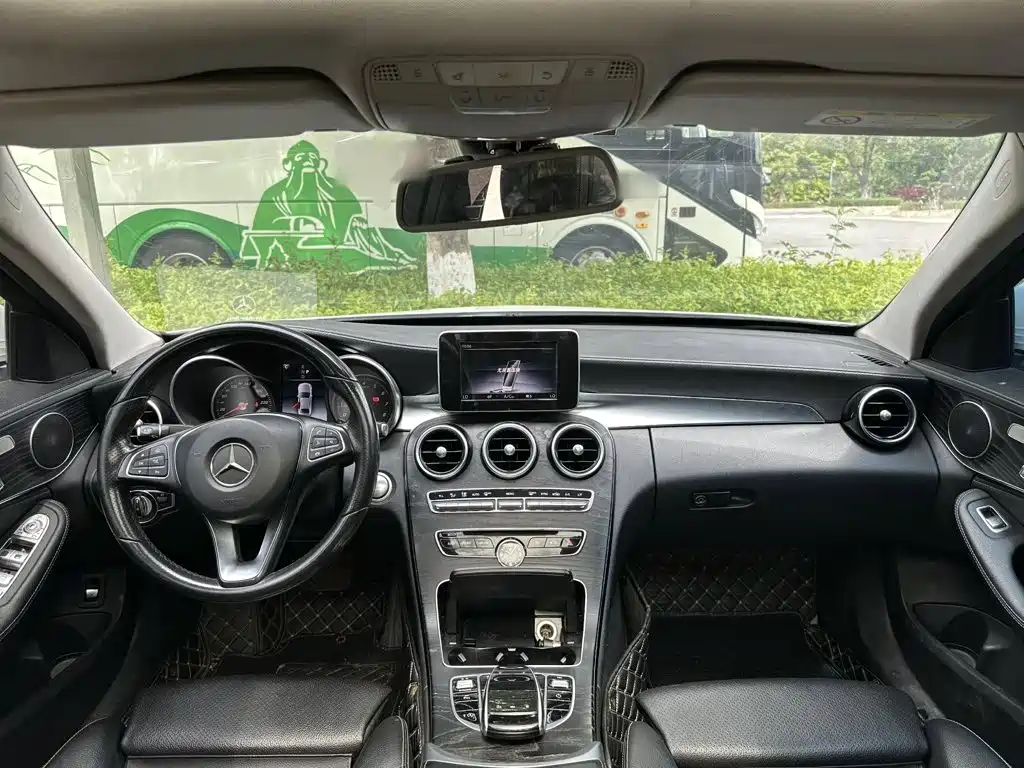 Mercedes-Benz C-Class — миниатюра 10