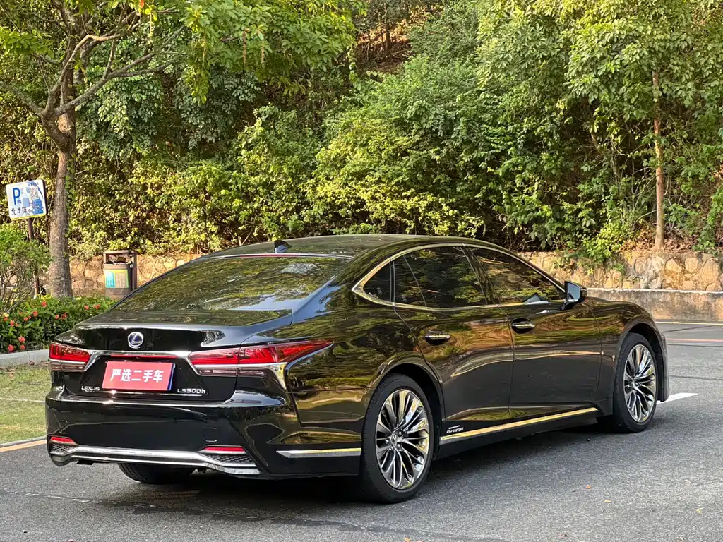 Lexus LS — миниатюра 13