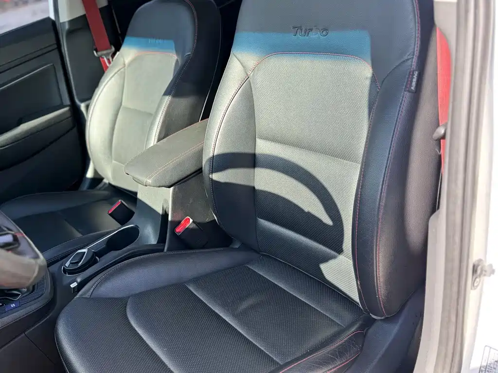 Hyundai Elantra — миниатюра 19