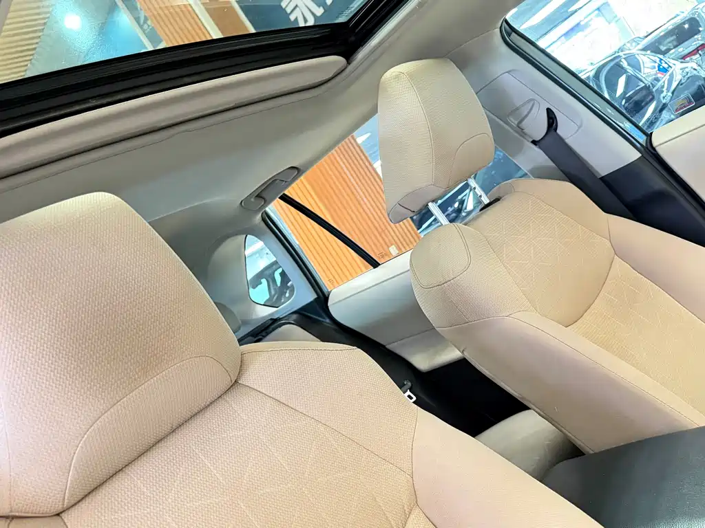 Toyota RAV4 — миниатюра 12