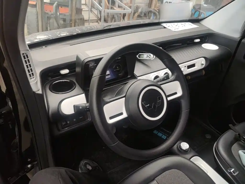 Wuling MINIEV — миниатюра 6