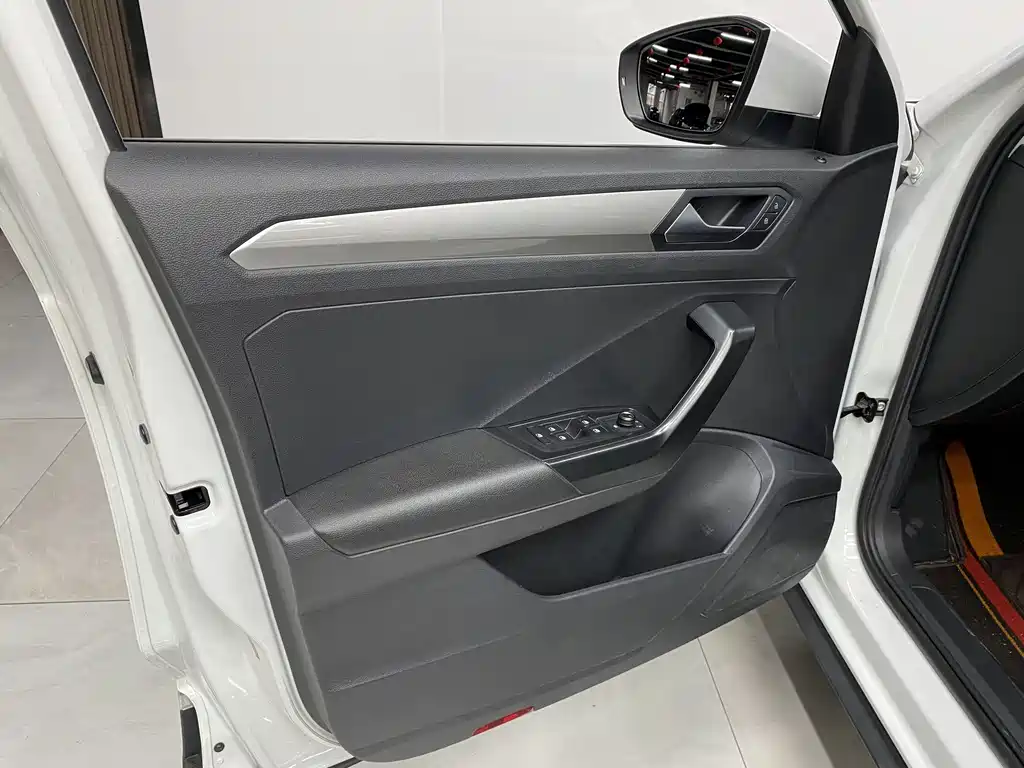 VOLKSWAGEN T ROC EXPLORING SONGS