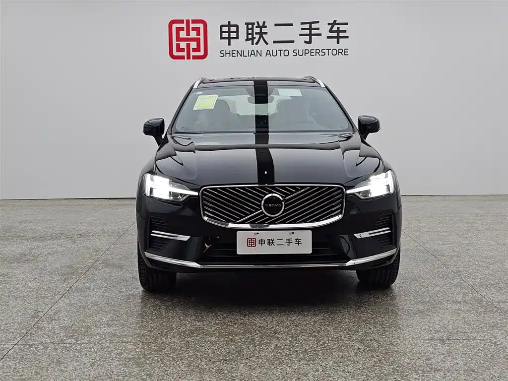Volvo XC60 2026 B5 Luxury