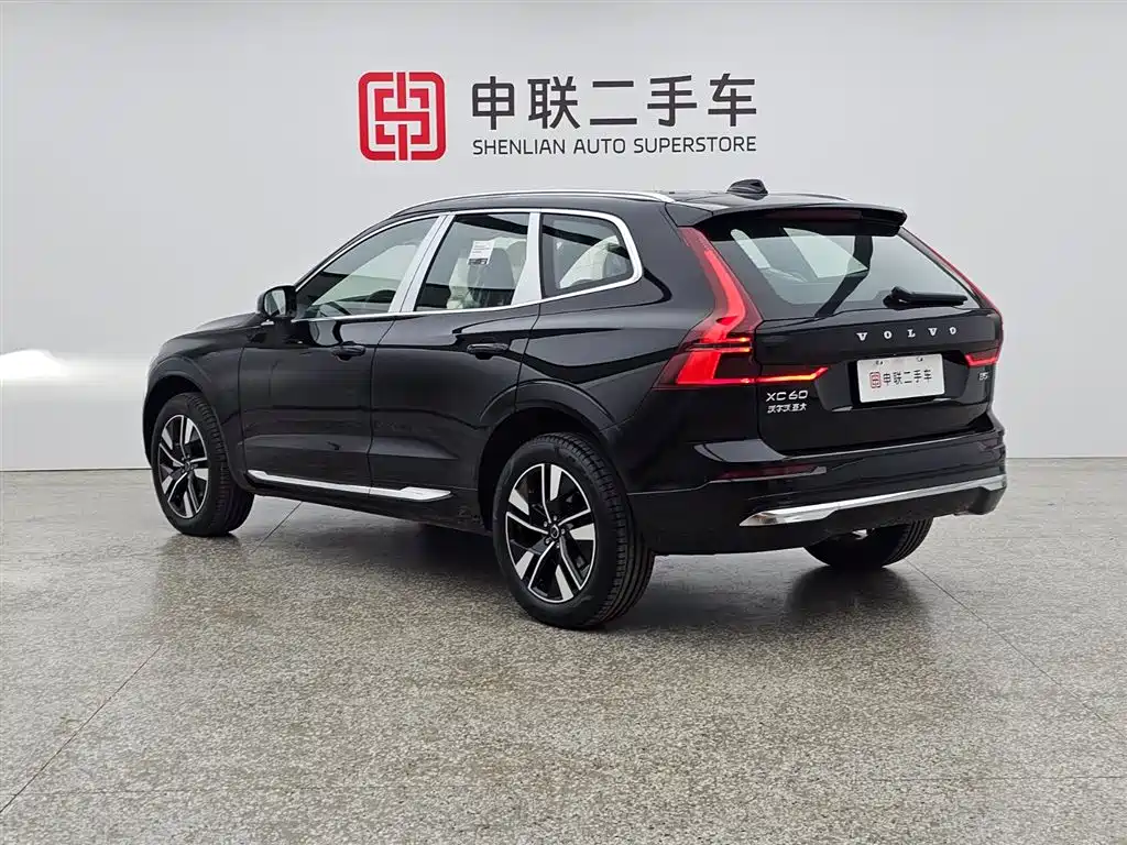 Volvo XC60 2026 B5 Luxury