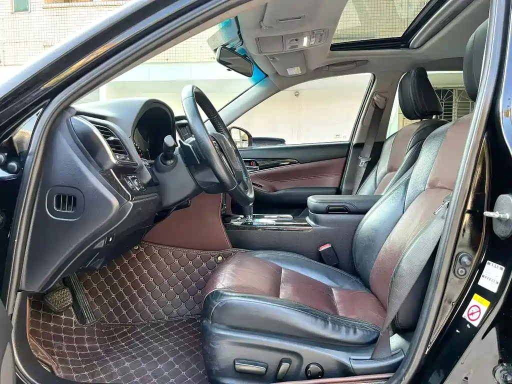Toyota Crown — миниатюра 4