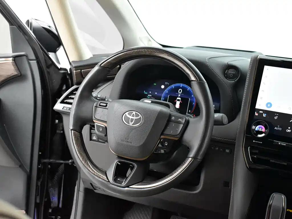 Toyota Alphard — миниатюра 9