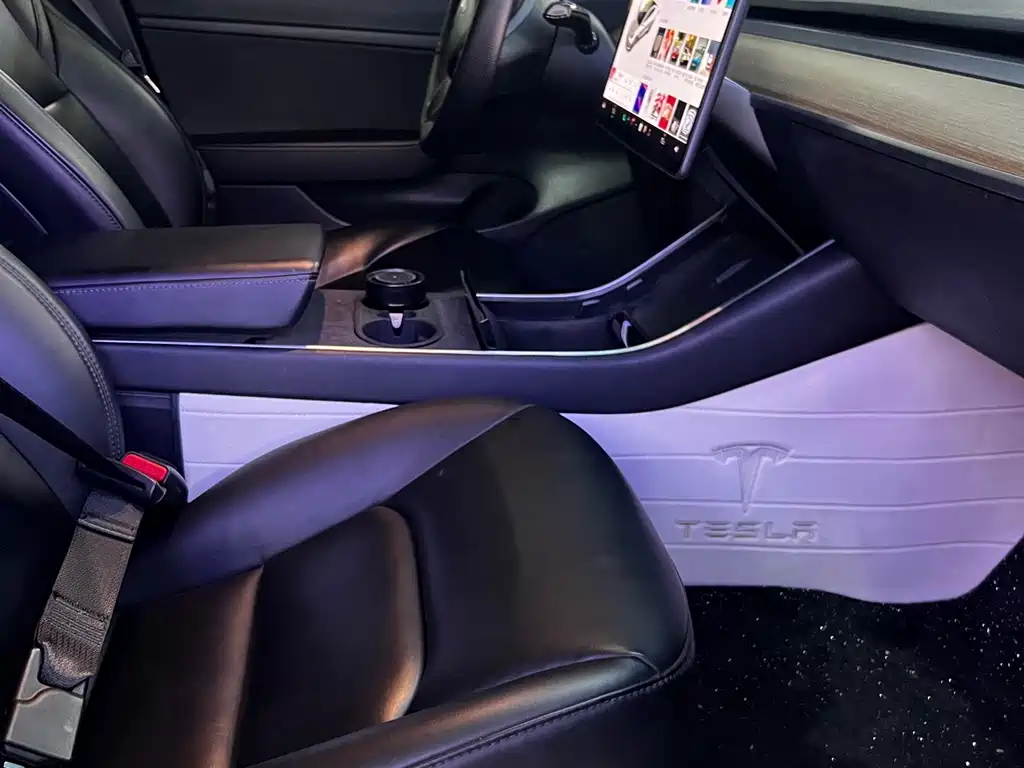 Tesla Model 3 — миниатюра 7