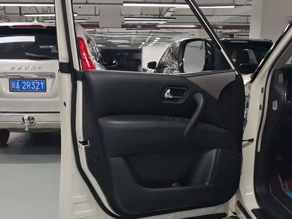 Nissan Patrol — миниатюра 8