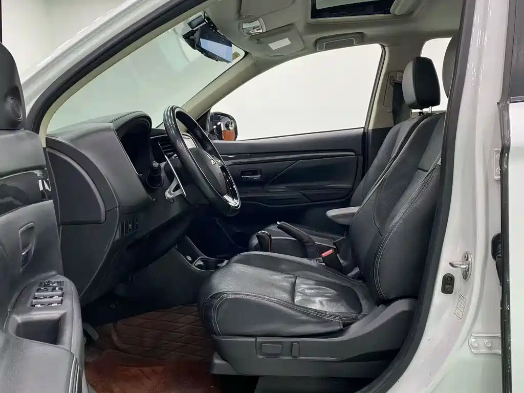 Mitsubishi Outlander — миниатюра 4