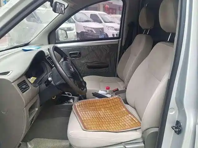 Wuling Rongguang V — миниатюра 6