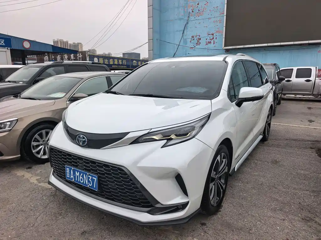 Toyota Granvia 2023