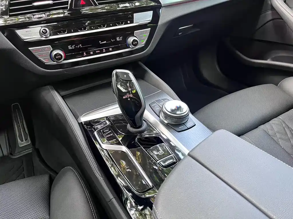 BMW 5 Series (Import) — миниатюра 9