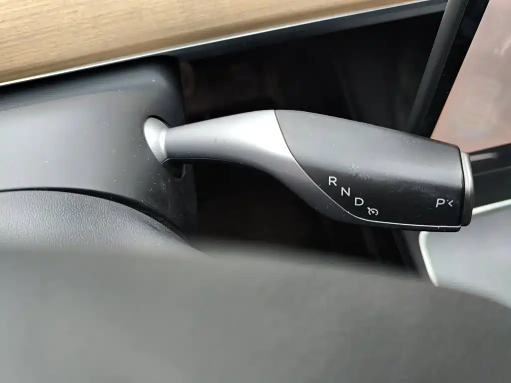 Tesla Model Y — миниатюра 10