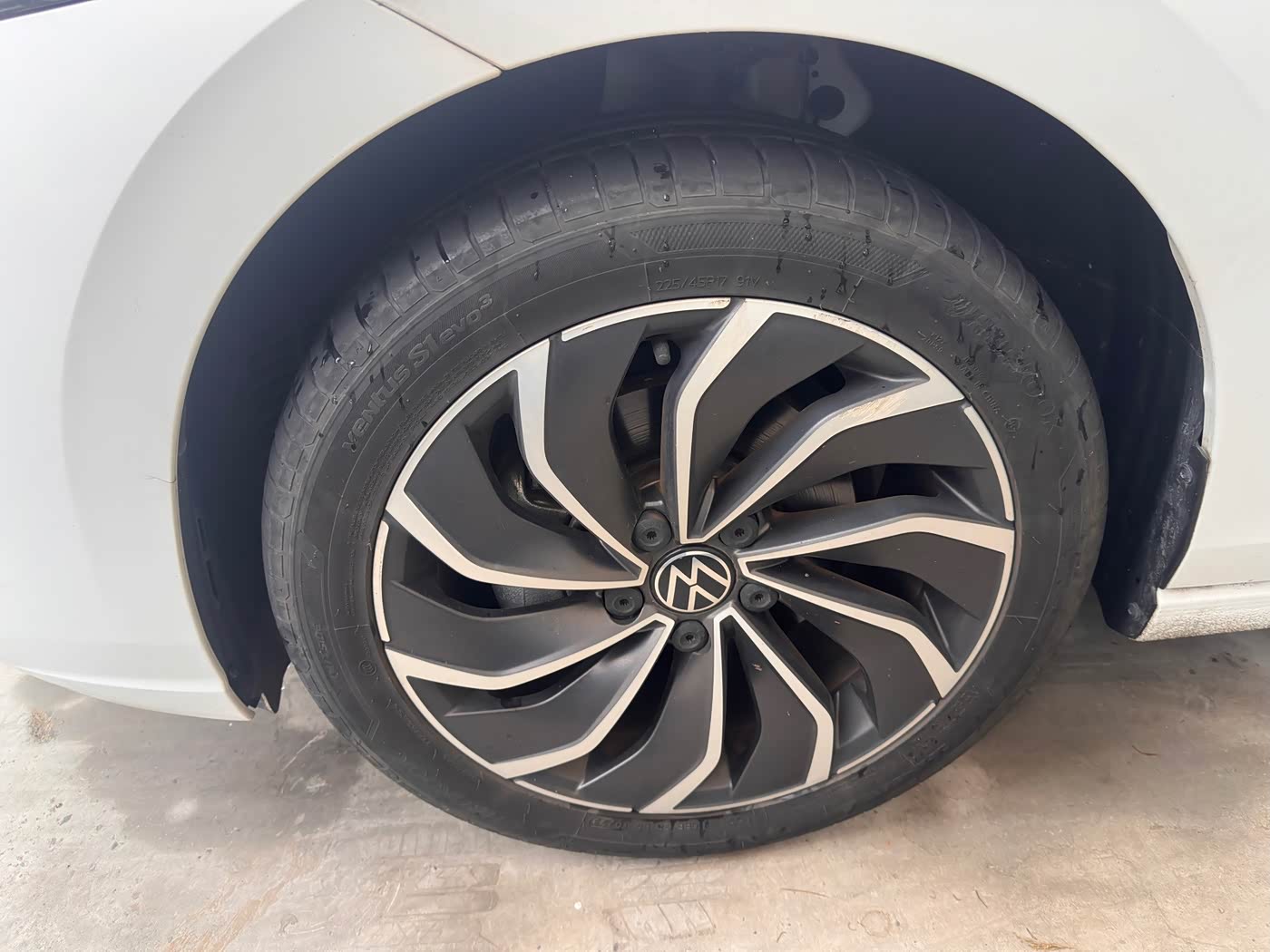 Volkswagen Golf 1.4 л 2023 г. Белый, пробег 22000 км