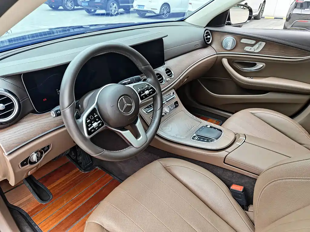 Mercedes-Benz E-Class — миниатюра 4
