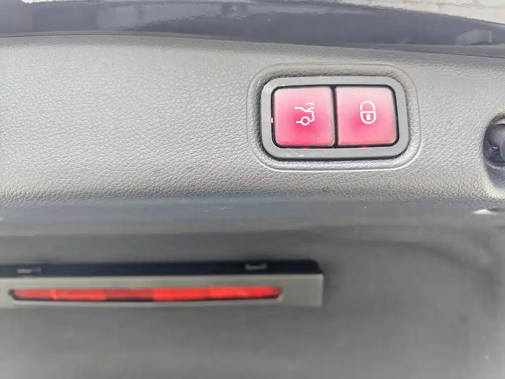 Mercedes-Benz E-Class — миниатюра 21