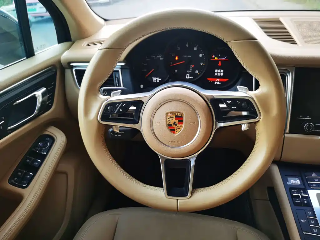 Porsche Macan — миниатюра 10