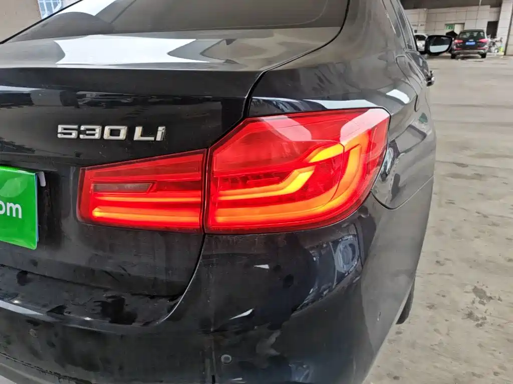 BMW 5 Series — миниатюра 8