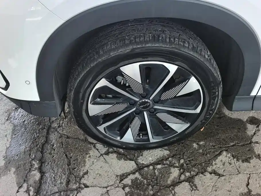 BYD PLUS New Energy — миниатюра 6
