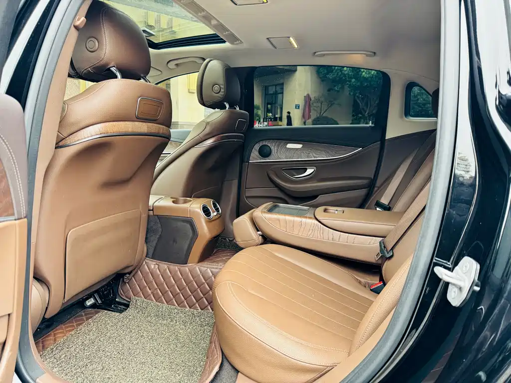 MERCEDES-BENZ E CLASS