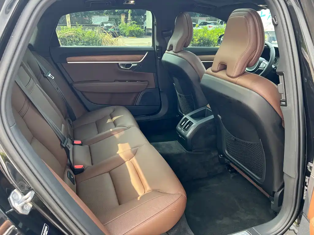 Volvo S90 — миниатюра 11