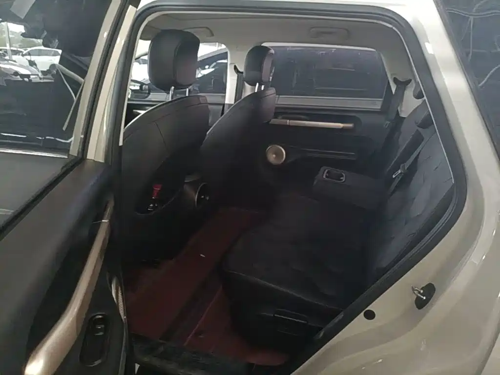 Baojun Yunduo — миниатюра 17