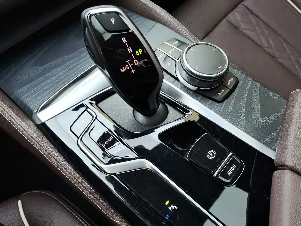 BMW 5 Series — миниатюра 27