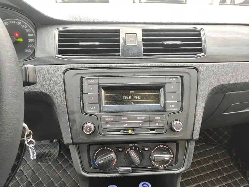 Volkswagen Santana — миниатюра 13