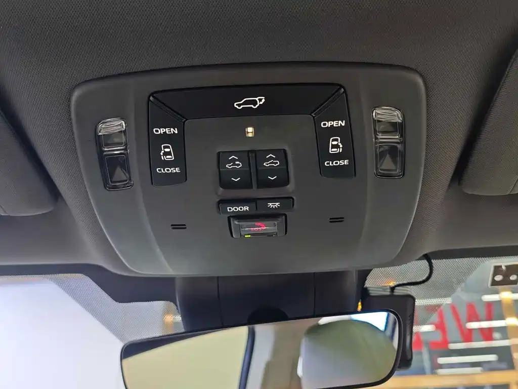 Toyota Sienna — миниатюра 12