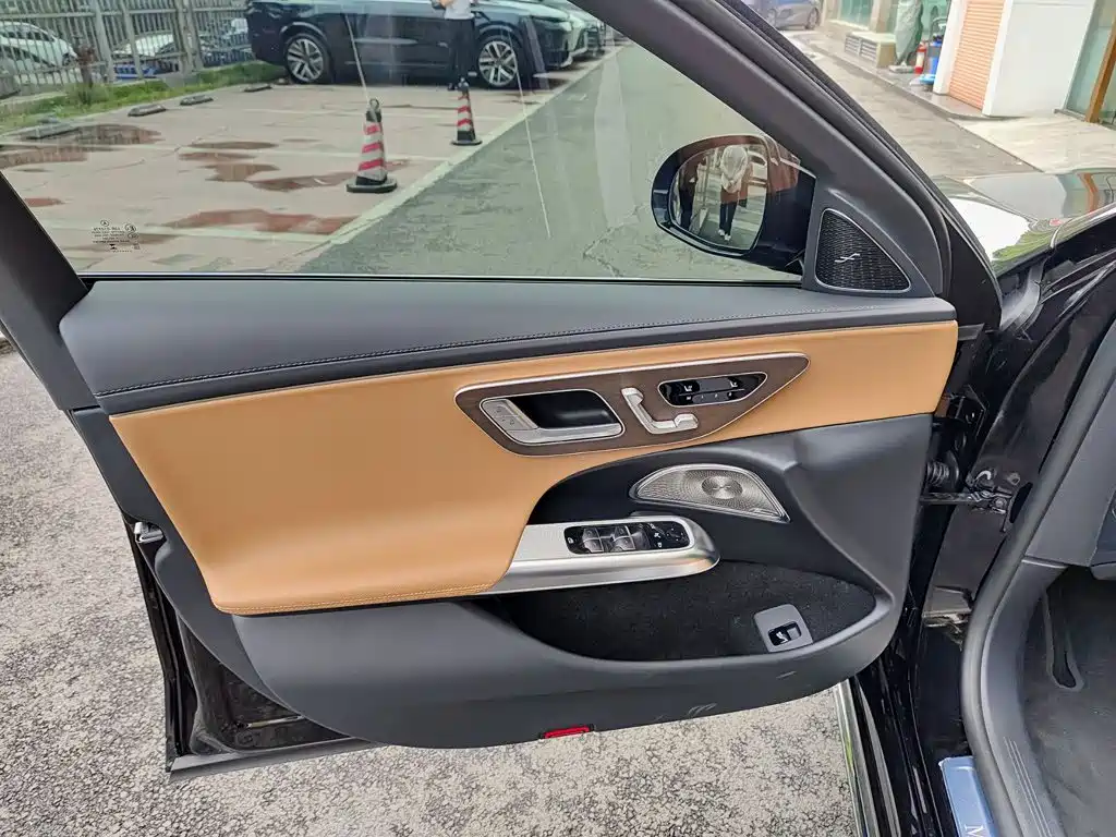 Mercedes-Benz E-Class — миниатюра 6