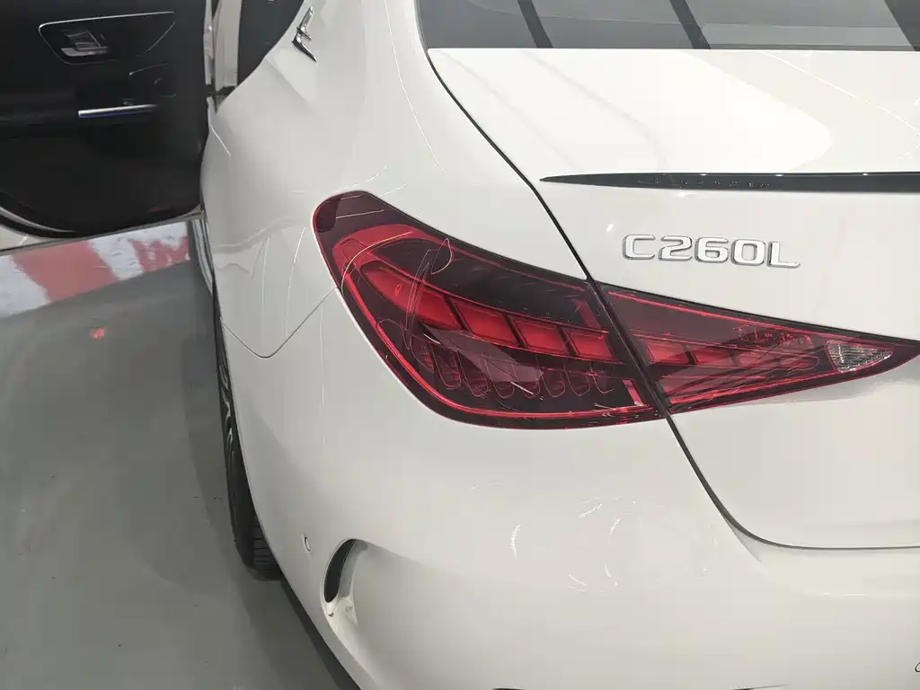 Mercedes-Benz C-Class — миниатюра 12