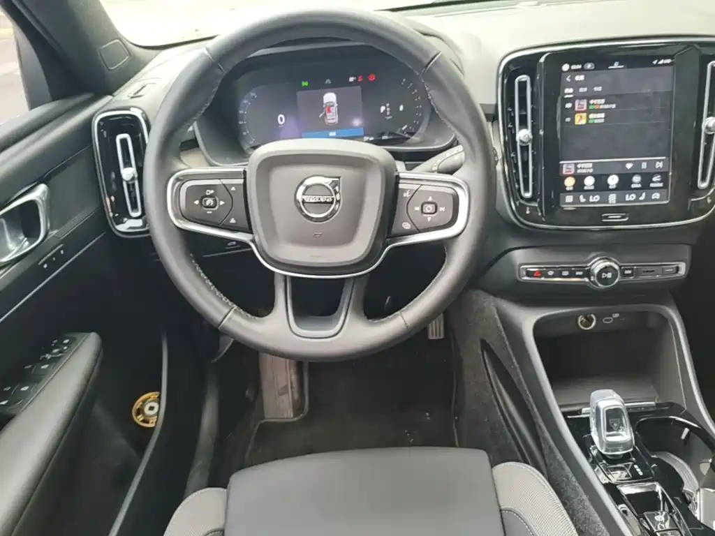 Volvo XC40 — миниатюра 11