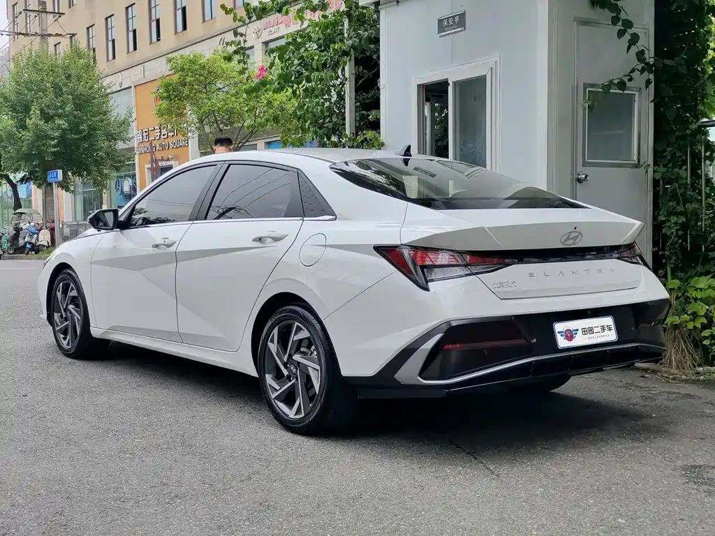 Hyundai Elantra — миниатюра 4