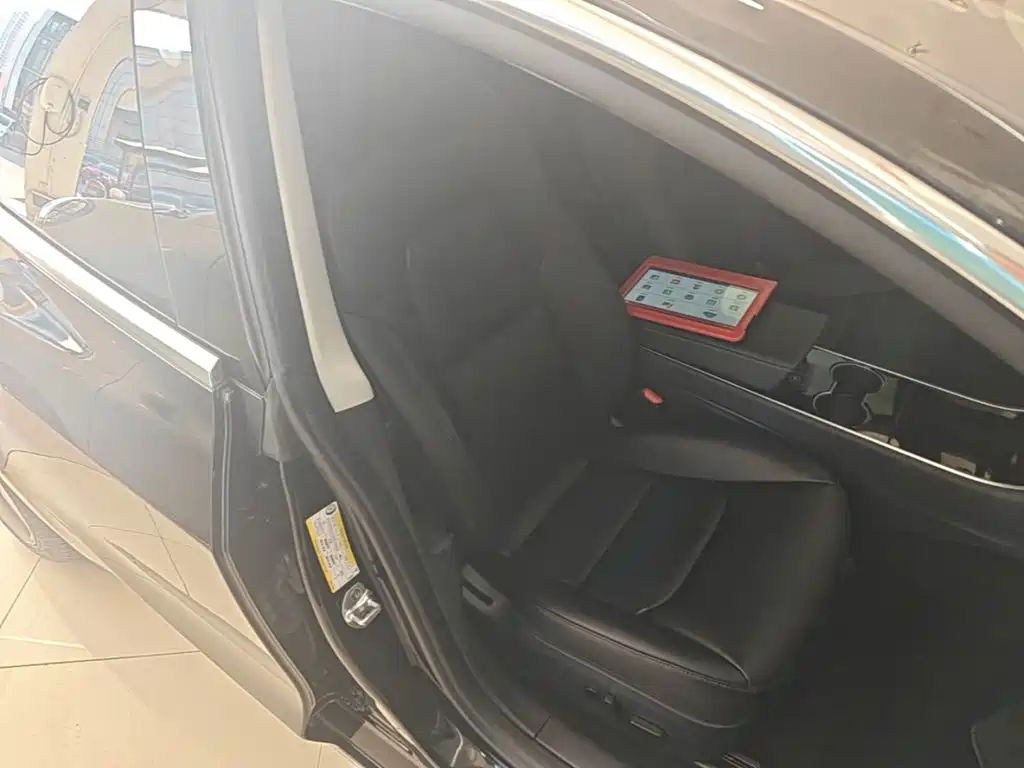 Tesla Model 3 — миниатюра 25