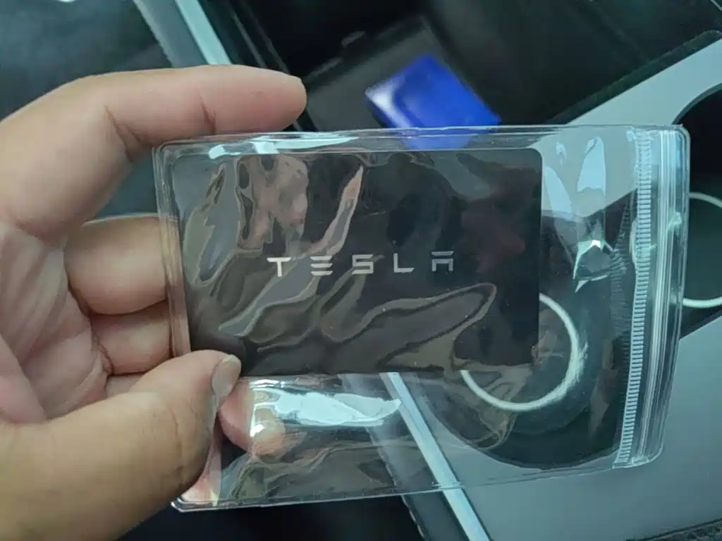 Tesla Model Y — миниатюра 9