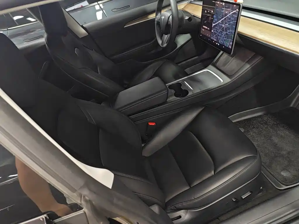 Tesla Model 3 — миниатюра 25