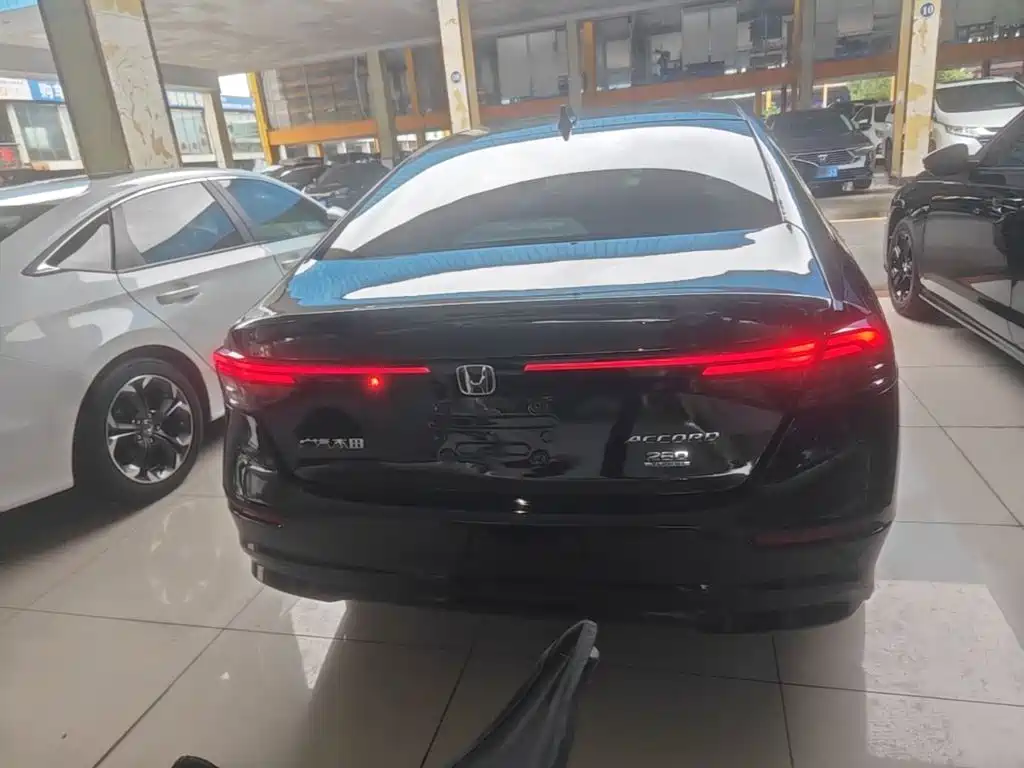 Honda Accord — миниатюра 6