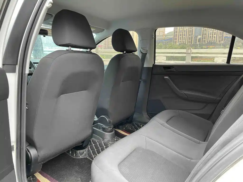 Volkswagen Santana — миниатюра 9