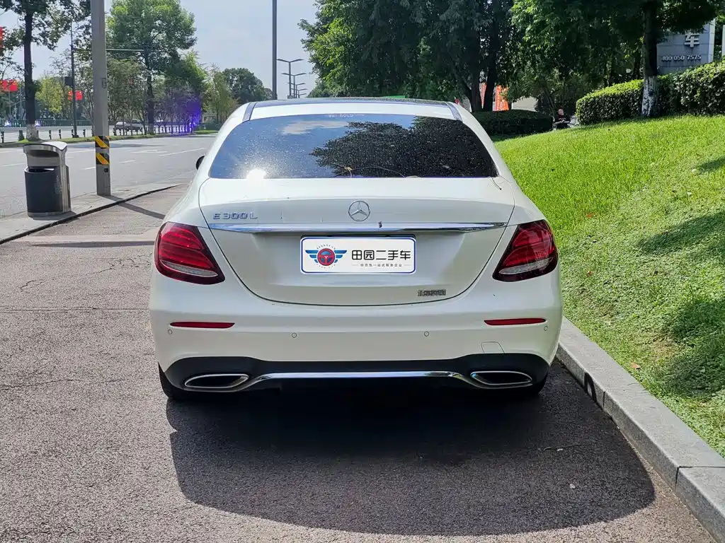 Mercedes-Benz E-Class — миниатюра 5