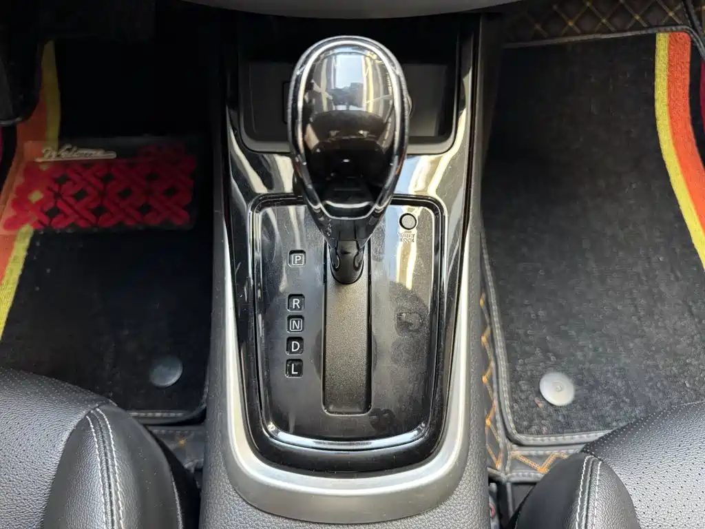 Nissan Tiida — миниатюра 15