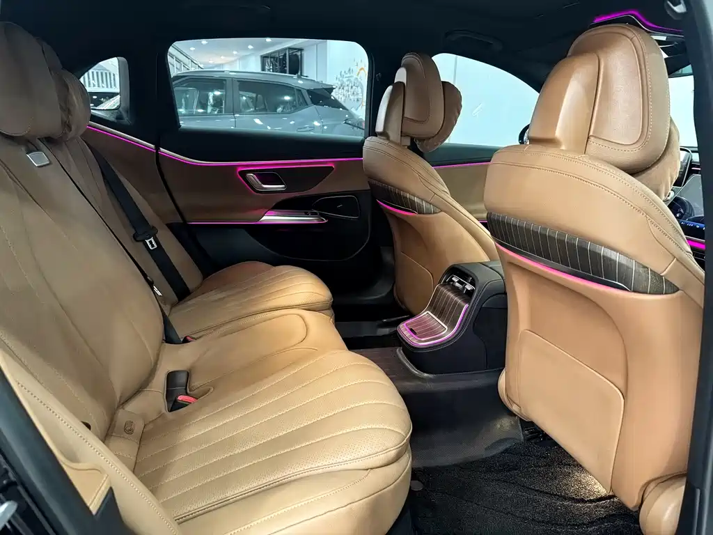 Mercedes-Benz E-Class — миниатюра 17