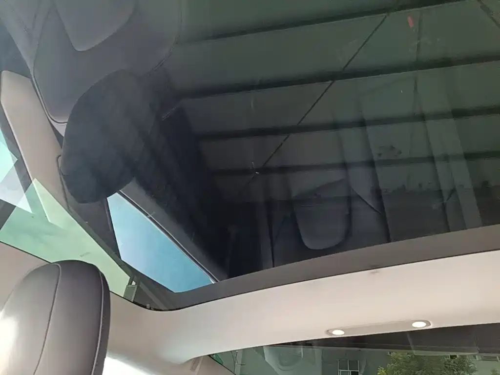 Tesla Model 3 — миниатюра 18
