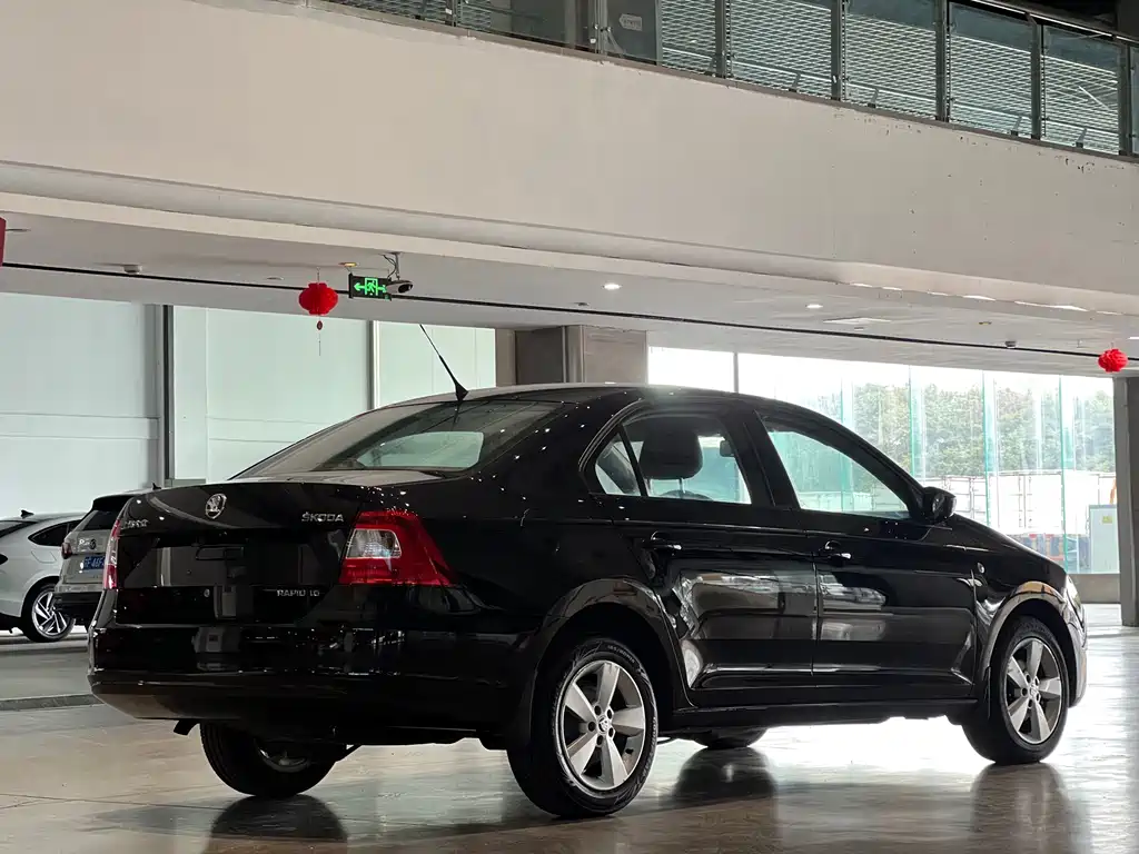 Skoda Rapid — миниатюра 7