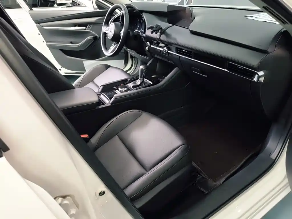 Mazda 3 Axela — миниатюра 8