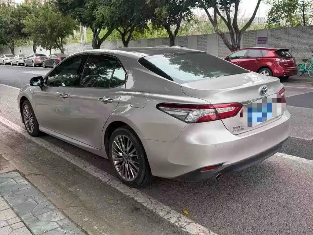 Toyota Camry — миниатюра 4