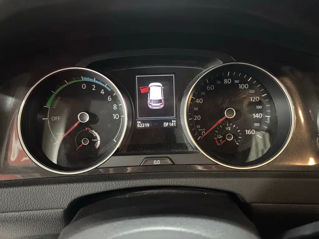 Volkswagen Golf EV — миниатюра 16